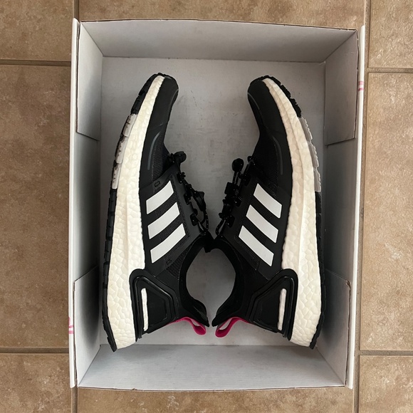 Adidas Women's UltraBoost Winter Cold RDY Core Black - Picture 8 of 9